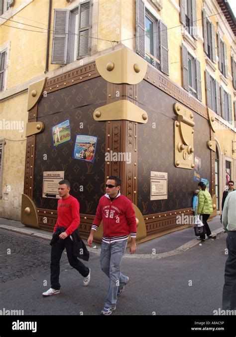 yves saint laurent roma rm|VIA CONDOTTI .